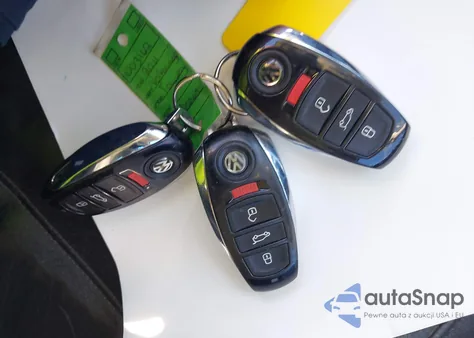 2011 Volkswagen Touareg Vr6 Lux z USA, uszkodzony, nr VIN WVGFF9BP8BD003162